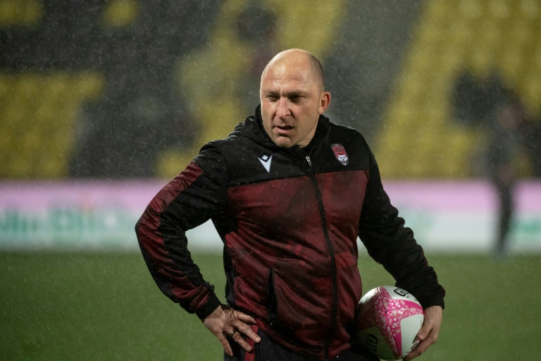 Ex-France scrum-half Mignoni to return to struggling Toulon