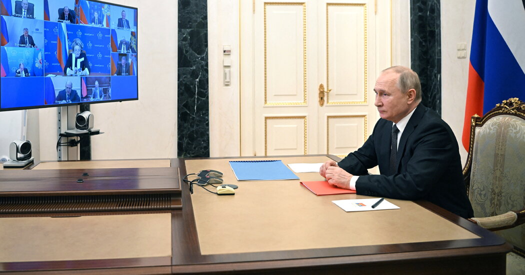 Ukraine Live Updates: Putin Summons Russia’s National Security Officials
