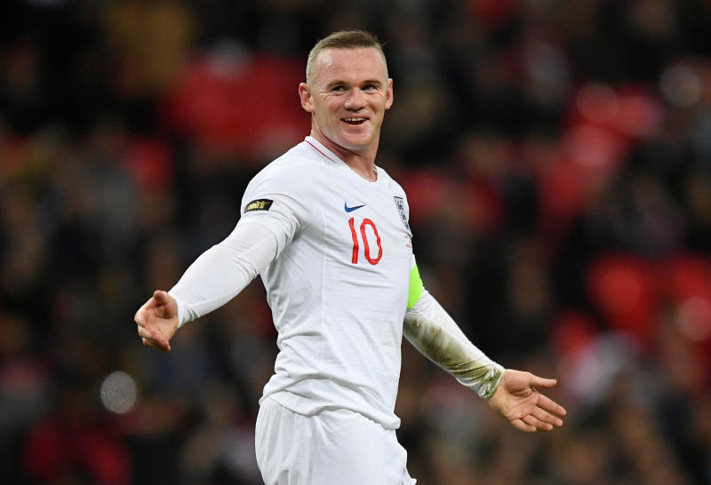 Wayne Rooney backs Lionel Messi to make Man United transfer
