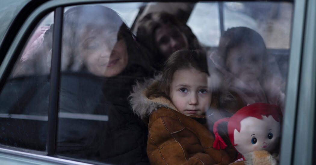 Opinion | We Should Welcome Ukrainian Refugees. And Russians, Too.