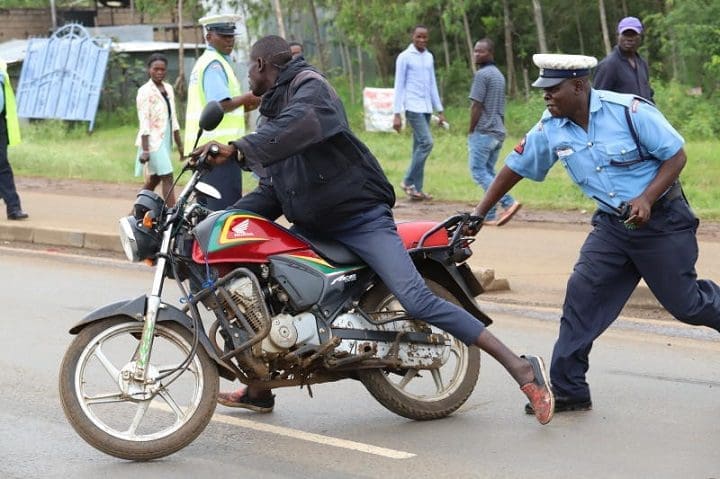 Boda Boda Rider Robbing Police Officer