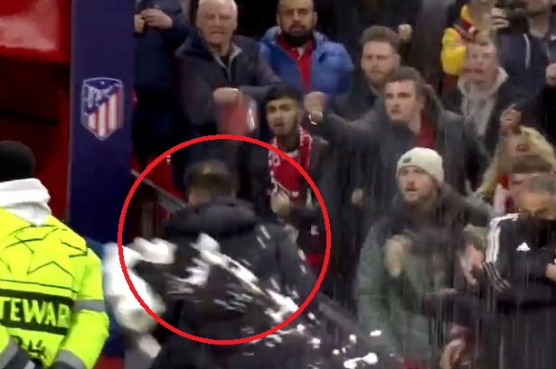 Man Utd to identify and ban fans who threw objects at Atletico coach Simeone : The standard Sports