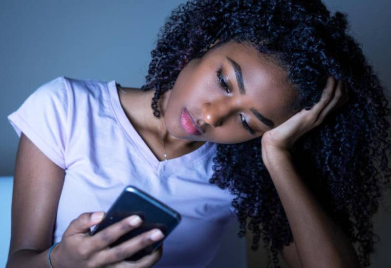 Signs that someone is breadcrumbing you Eve woman