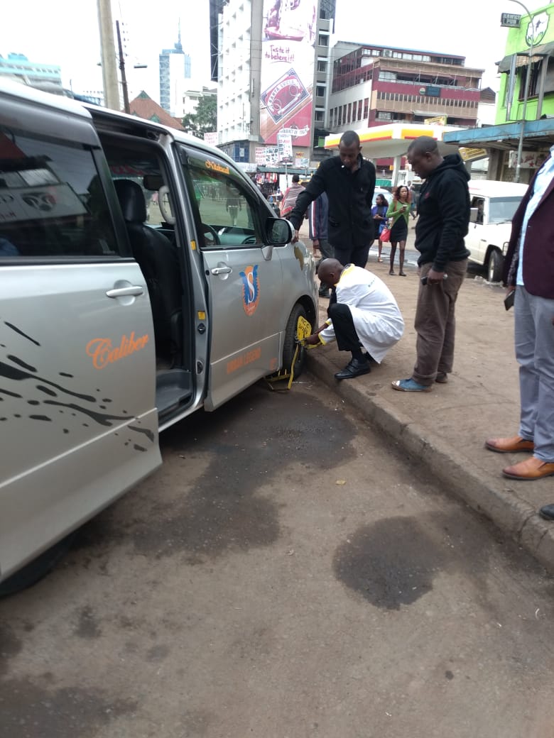 Nairobi County Askaris clamp PSVs found in CBD amid ban