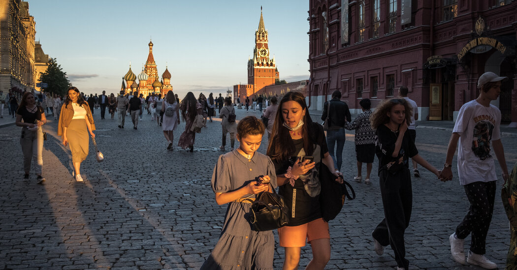 Russia's Low Vaccination Rates Leads to Record-Breaking Toll