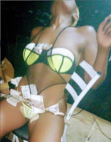 River-road based STRIPPER shares PHOTO of horny MEN putting money in her private parts, Ona mapesa.