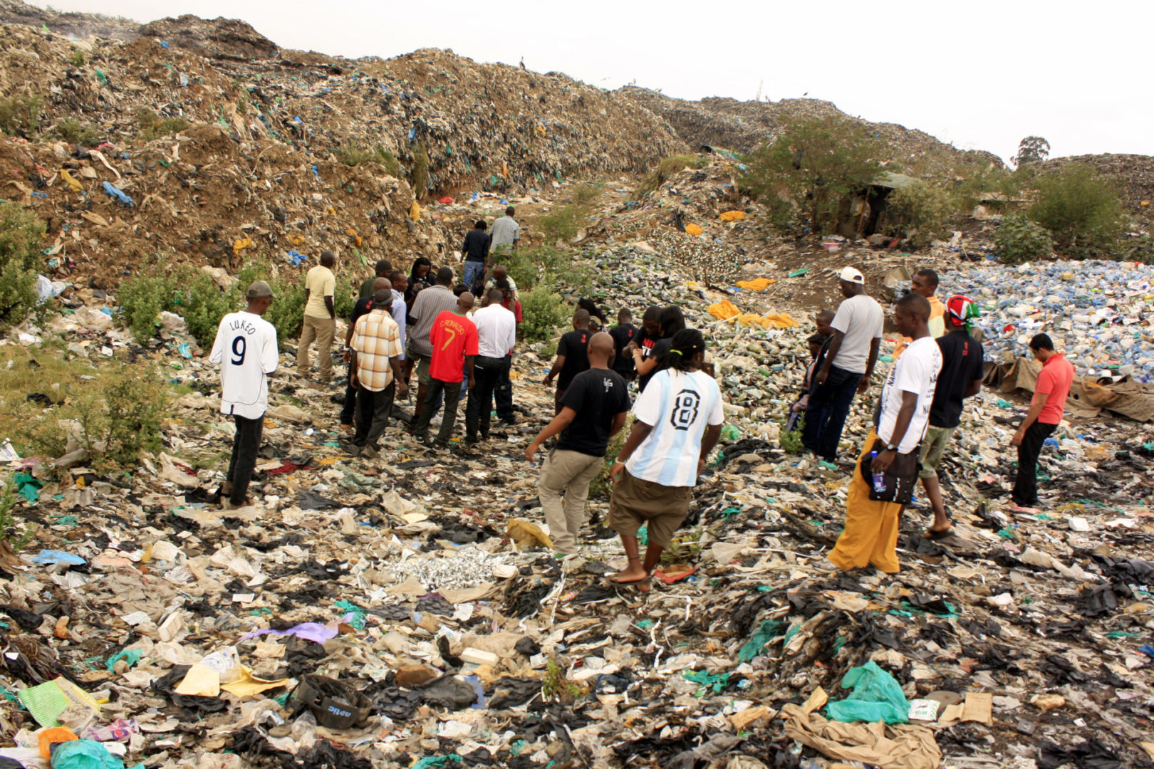 Nairobi salons now selling, weaving hair extensions from dumpsites
