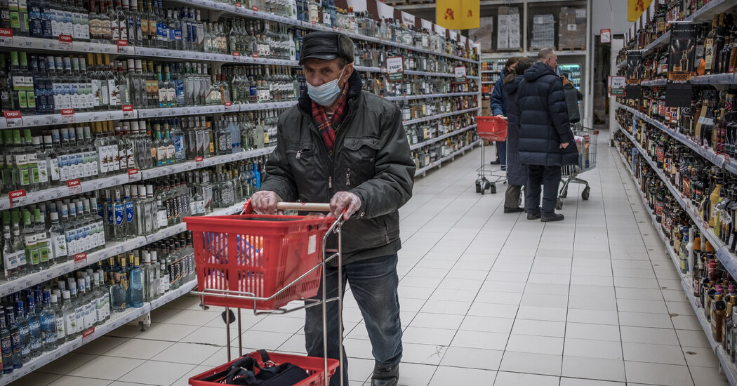 As Sanctions Batter Economy, Russians Face the Anxieties of a Costly War
