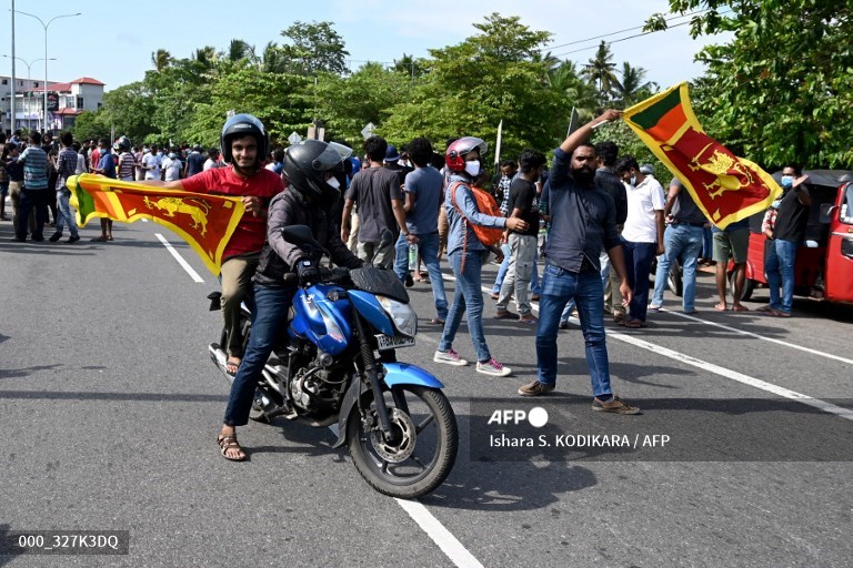 Bankrupt Sri Lanka begs diaspora to send cash