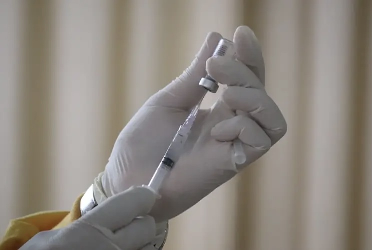 Husband Who Wanted To Sell His Kidneys Blames Covid-19 Vaccine For Wife’s Death