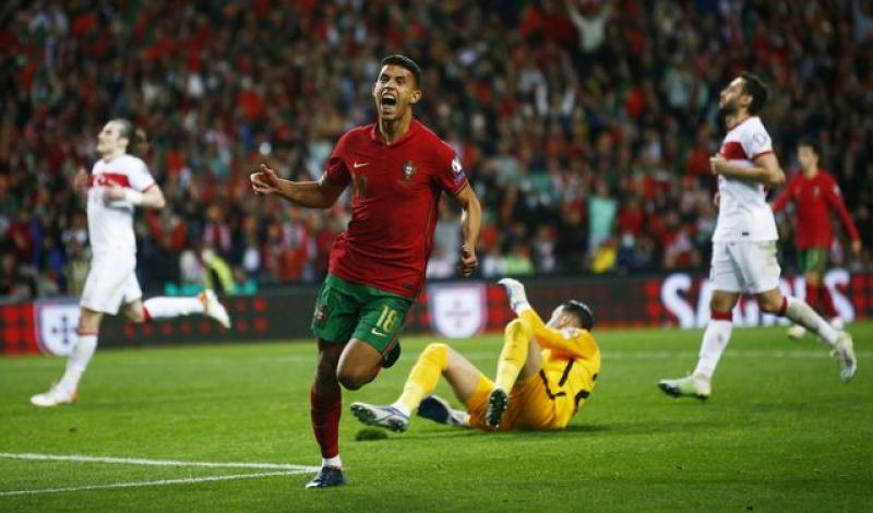 Portugal survive late drama to beat Turkey in World Cup playoff semi : The standard Sports