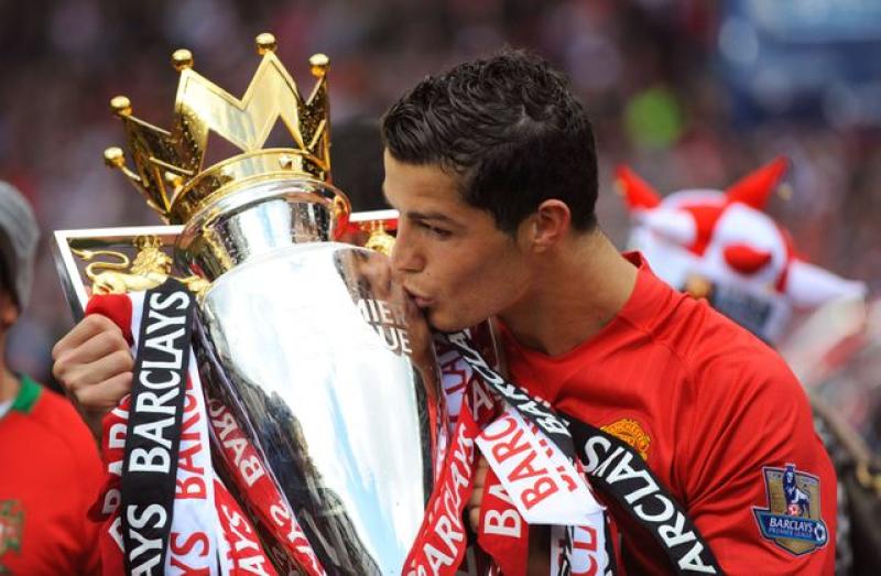 FACTBOX: Manchester United signing Cristiano Ronaldo : The standard Sports