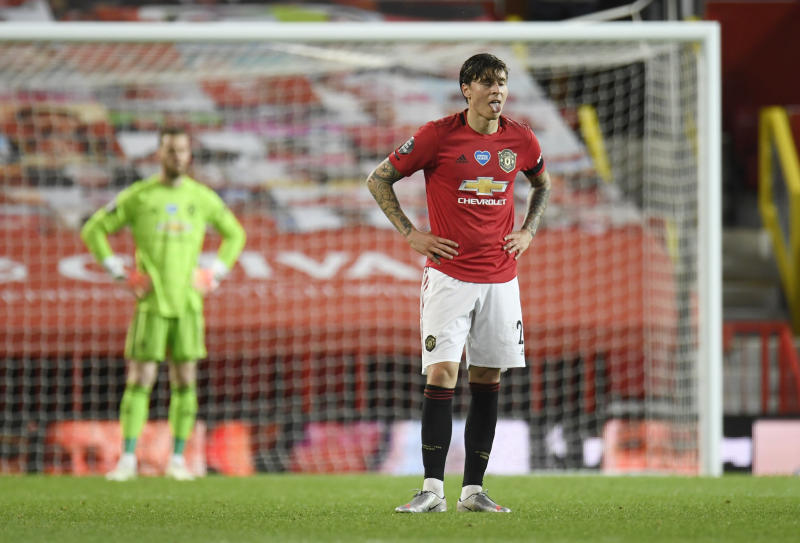 Manchester United stay fifth after Southampton grab late leveller : The standard Sports