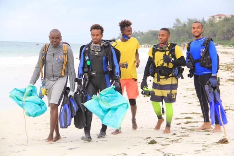 Trio using diving skills to rid seabed of waste
