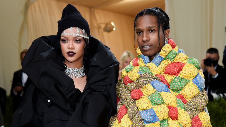Twitter’s Reactions To Rihanna’s Pregnancy Will Crack You Up – TechMoran