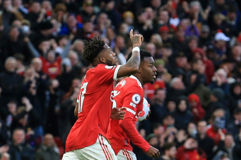 Man Utd slip up again in race for top four