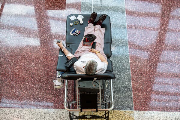 Blood donors are increasingly hard to come by as Omicron spreads.