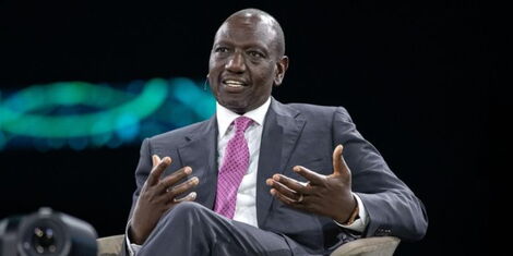 Deputy President William Ruto speaking to a crowd at Mtito Andei on Monday, October 25.