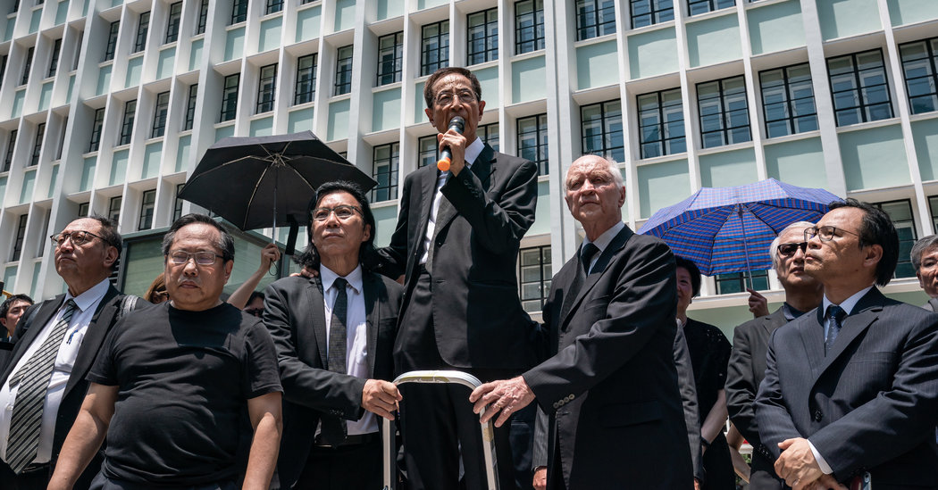 Hong Kong Police Arrest Leading Pro-Democracy Figures