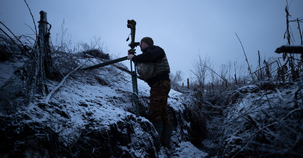 With Buildup on Land and Sea, Russia Closes in on Ukraine