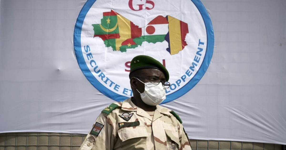 France and Sahel leaders gather for summit on anti-jihad campaign [ARTICLE]