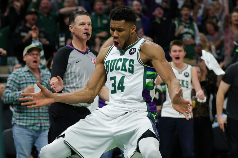 Giannis scores 42 to lead Bucks over Celtics, Warriors rout Grizzlies