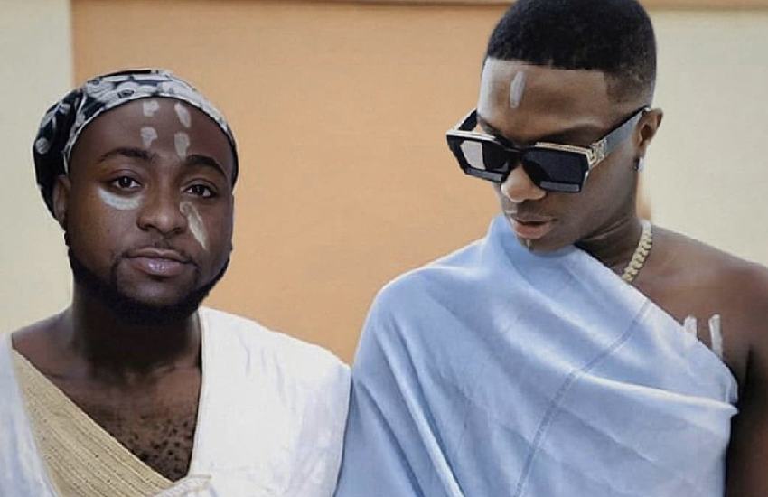 Man smiling all the way to the bank for editing Davido, Wizkid photo