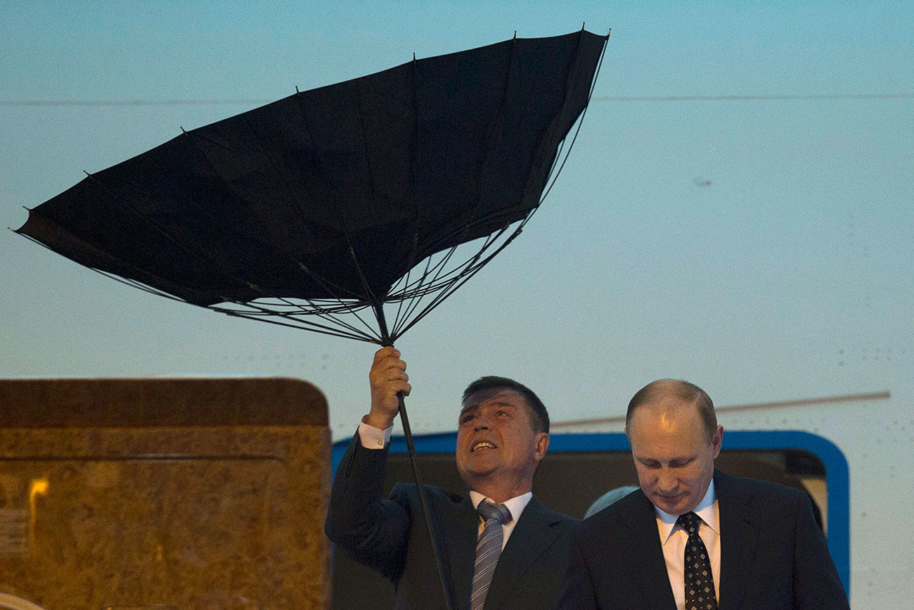 How Putin's bodyguards operate - Russia Beyond