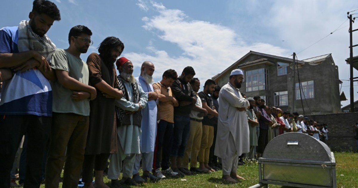 Protests in Indian Kashmir over civilian death during attack [ARTICLE]