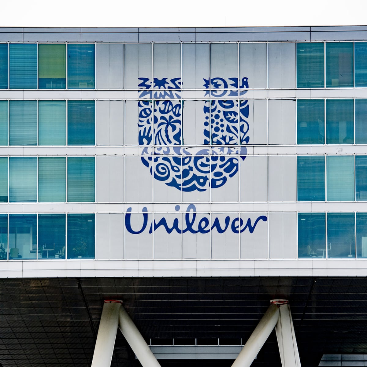 Unilever profits drop as inflation fears range on
