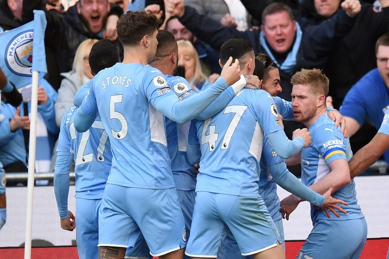 Manchester City cruise into Champions League quarters