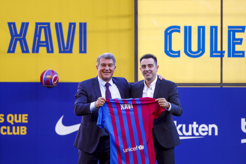 Barca unveil Xavi as new manager in front of thousands at Camp Nou : The standard Sports