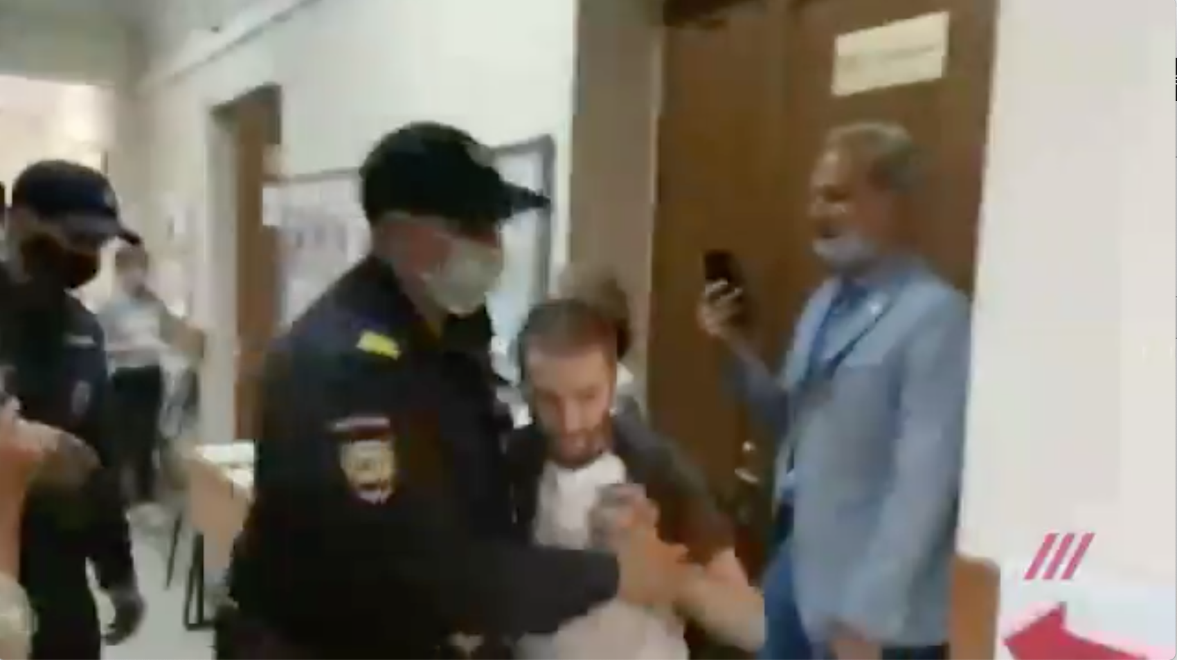 Russian journalist has shoulder broken by police officer while investigating constitutional vote irregularities