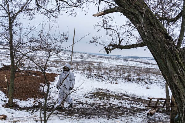 A Ukrainian soldier at a checkpoint in Chermalyk, near the border with Russia, on Saturday.