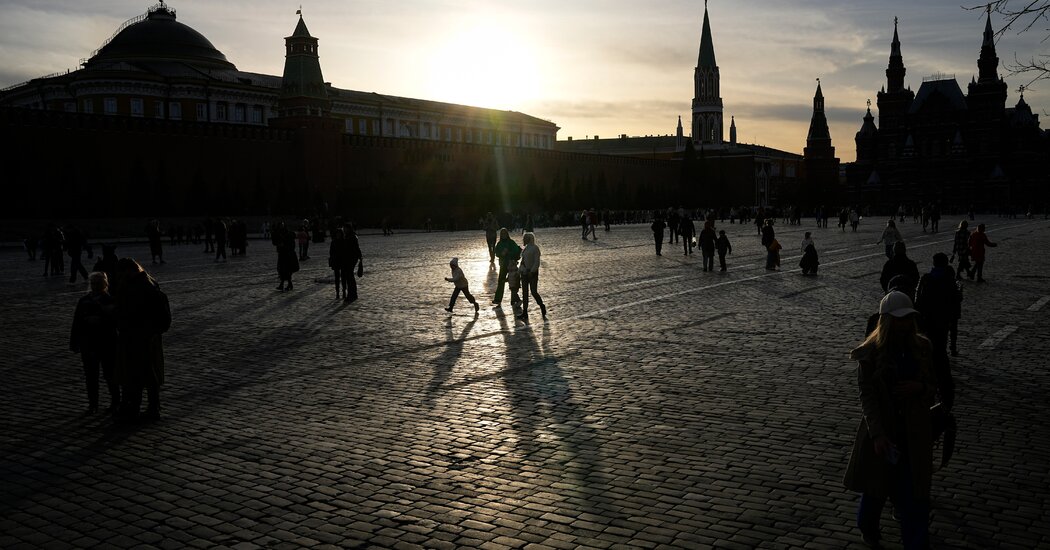 Bleak Assessments of Russian Economy Contradict Putin’s Rosy Claims