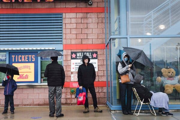 Brooklyn Cyclones fans waiting in line in the rain to see a game against the Aberdeen Ironbirds on Saturday.