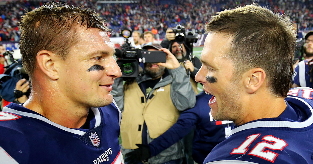 Rob Gronkowski to Reunite With Tom Brady in Tampa Bay