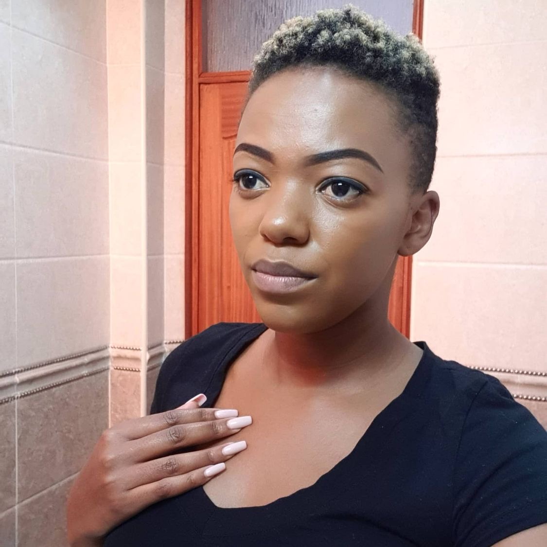 Bun in the oven! Actress Selina spotted rocking huge baby bump (Photos)