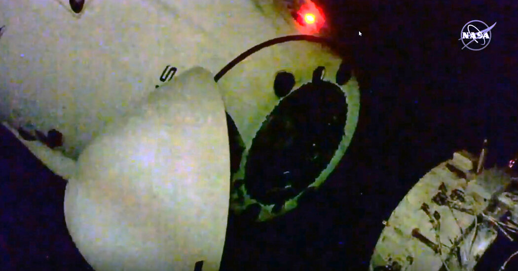 Watch SpaceX Make the First Nighttime Splash Down Since 1968