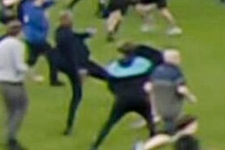 Patrick Vieira kicks fan during pitch invasion after Everton beat Crystal Palace : The standard Sports