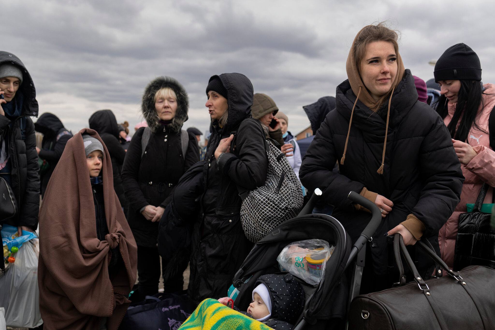 Falling Into Emptiness': Ukrainian Families Feel the Pain of Separation - The New York Times