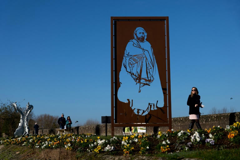 Sculpture of Algerian hero vandalised in France » Capital News