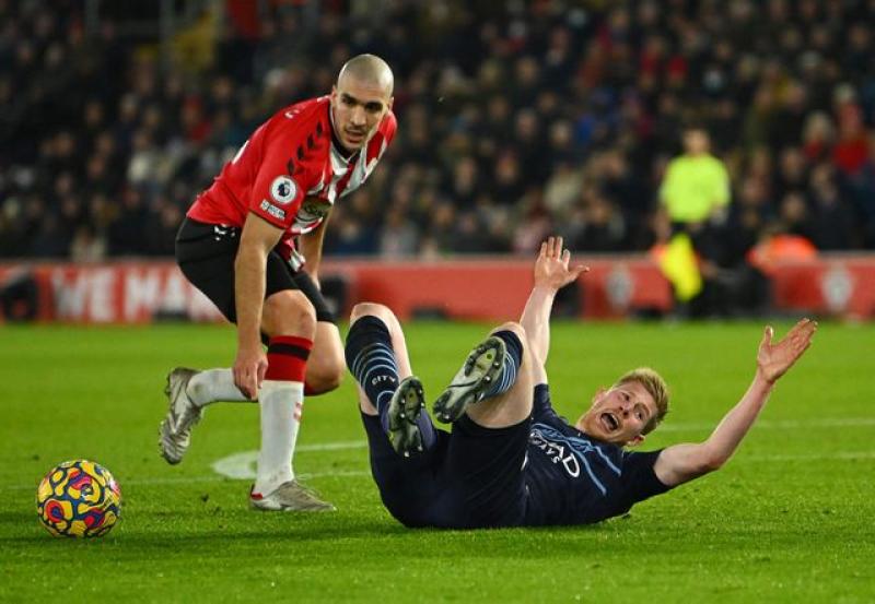 Man City held at Southampton as winning run ends : The standard Sports
