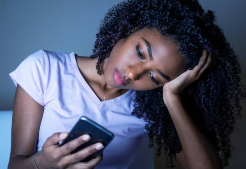 I feel awkward making small talk, what is wrong with me? Eve woman