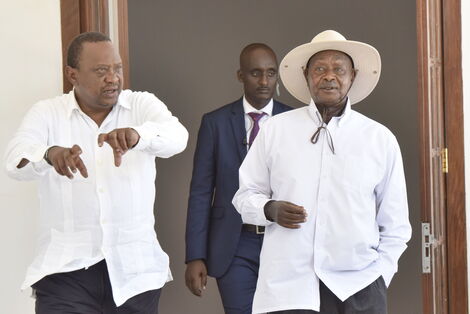 President Uhuru Kenyatta(left) alongside his Ugandan counterpart Yoweri Museveni