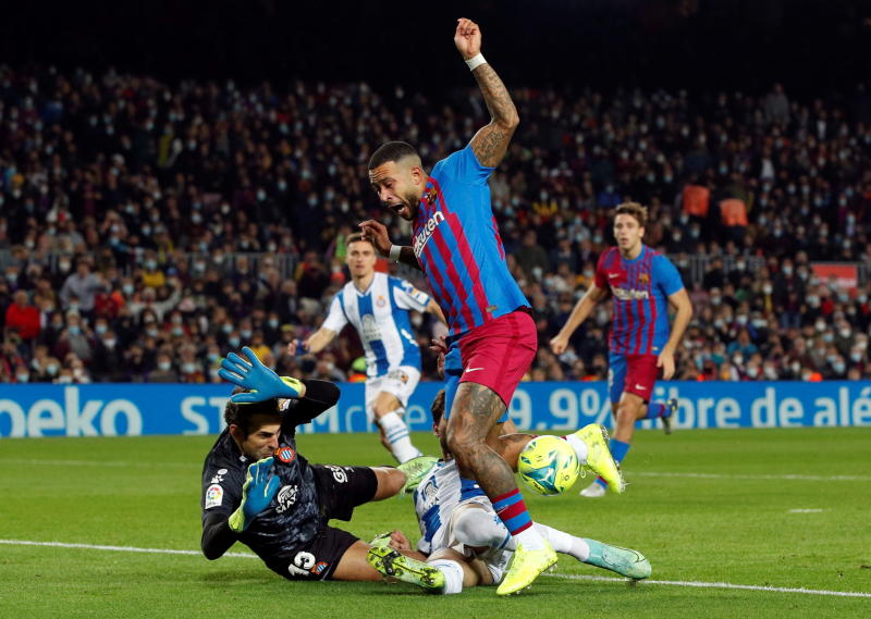 Depay penalty gives Barca win over Espanyol on Xavi's debut : The standard Sports