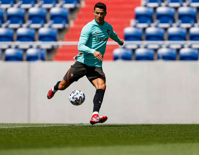 Cristiano Ronaldo t barcelona photo