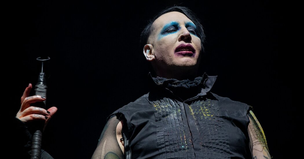 Marilyn Manson Is Sought on Arrest Warrant in New Hampshire