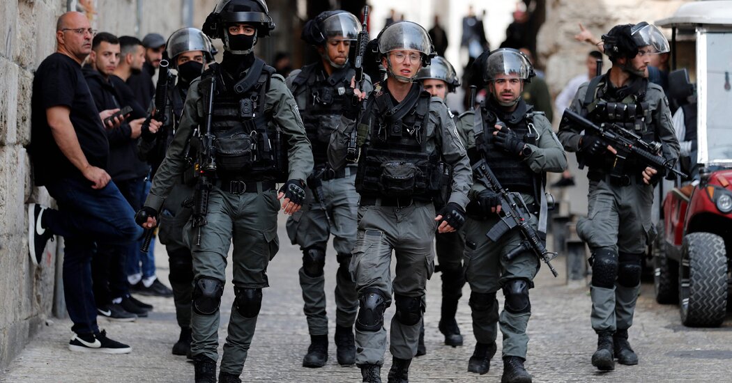Israeli Police Stop Muslim Worshipers From Entering Holy Site