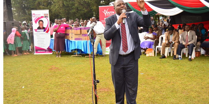 Watch MP Roll on Ground in Passionate Speech